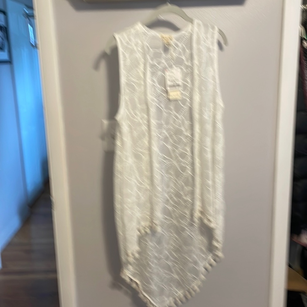 New with tags. Summer sleeveless wrap
